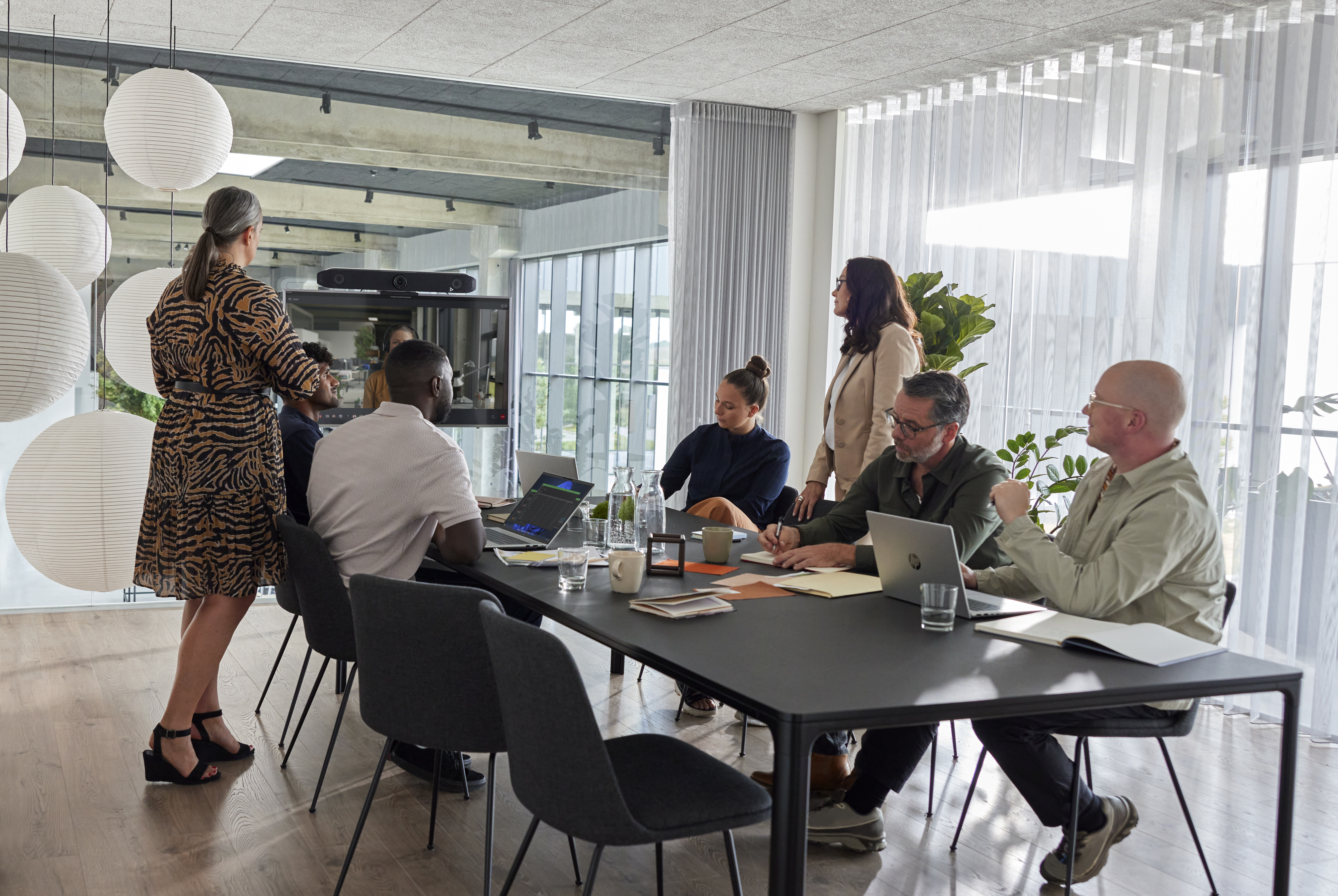 Poly Studio X52 Videoconference-enhed Fire mikrofoner